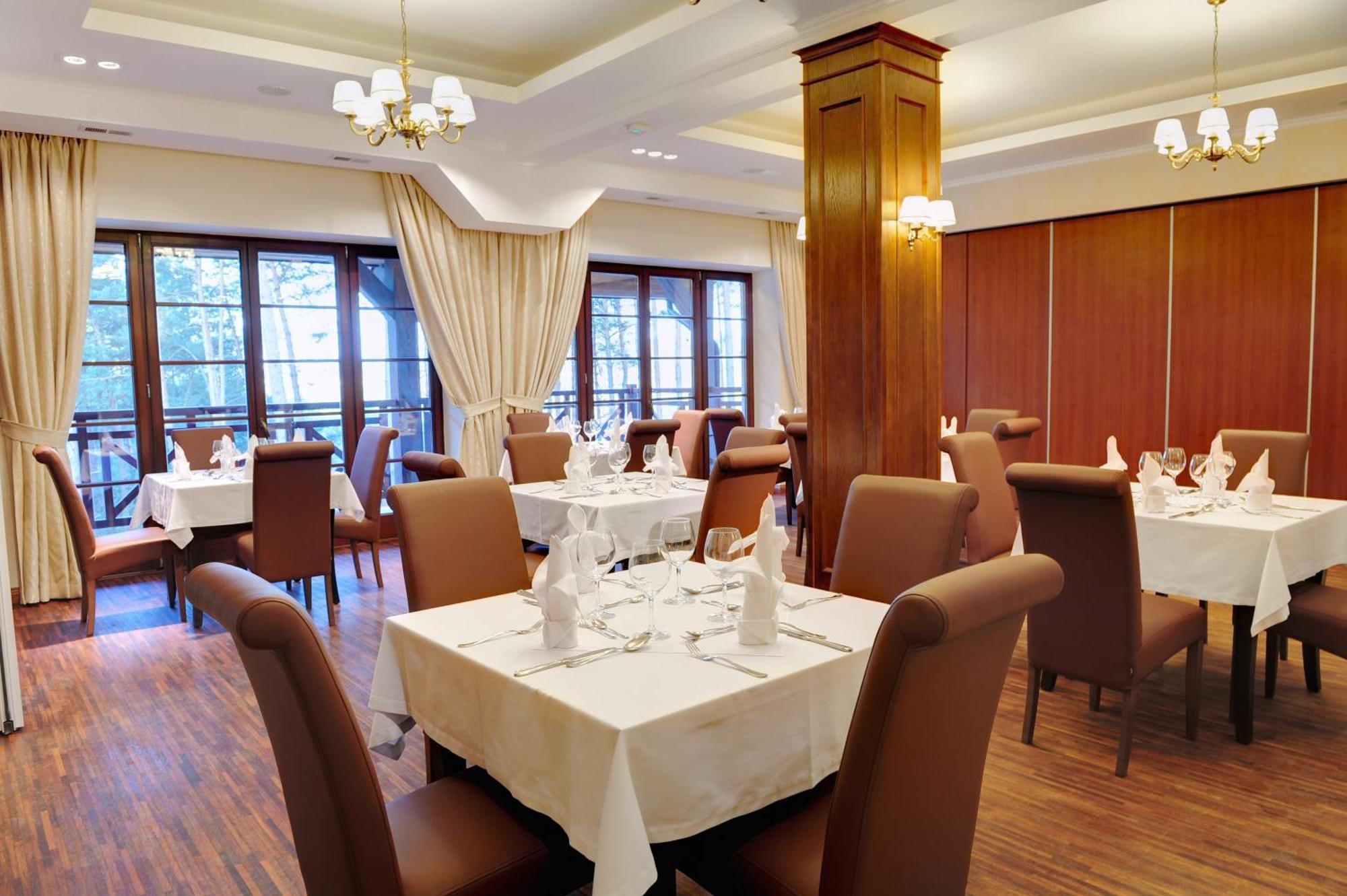 Hotel Kazimierski Zdroj Яновец Экстерьер фото