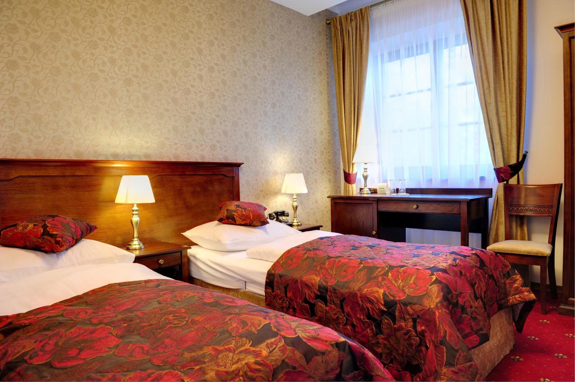 Hotel Kazimierski Zdroj Яновец Экстерьер фото